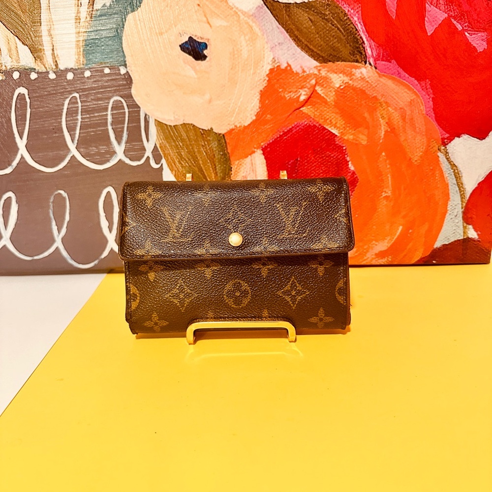 Louis Vuitton Monogram passport Wallet - Picture 15 of 15